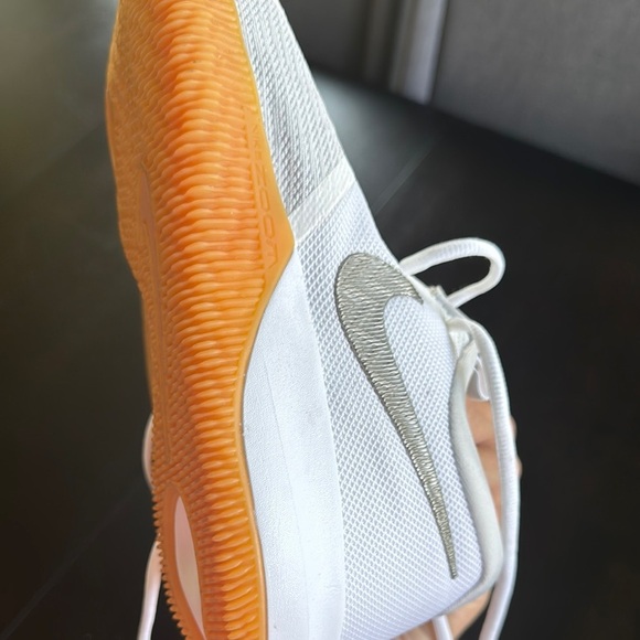Nike Zoom White Athletic Shoes with Mesh Upper NWOT - Picture 6 of 7